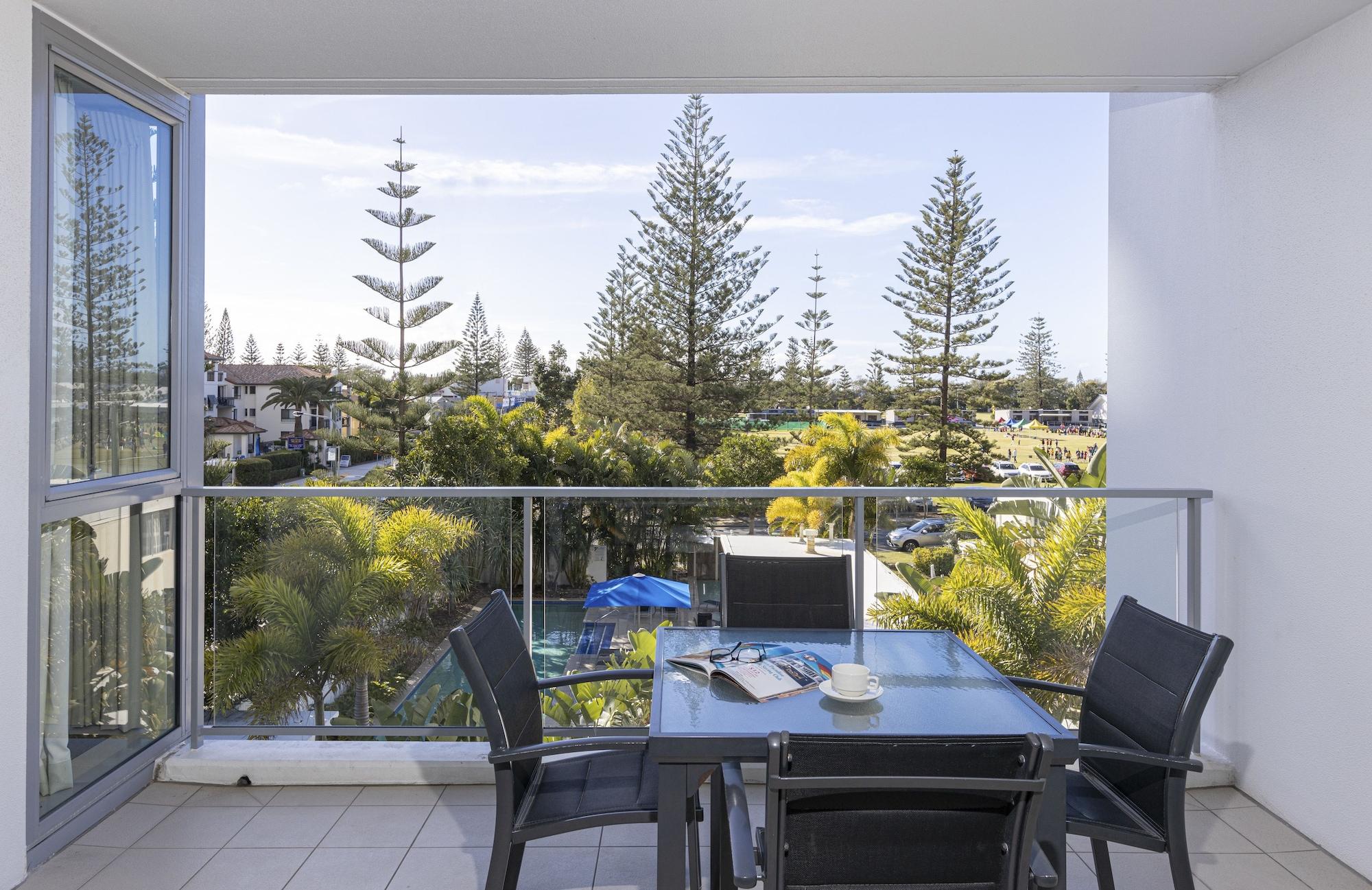 Ocean Pacific Resort - Official Broadbeach Buitenkant foto